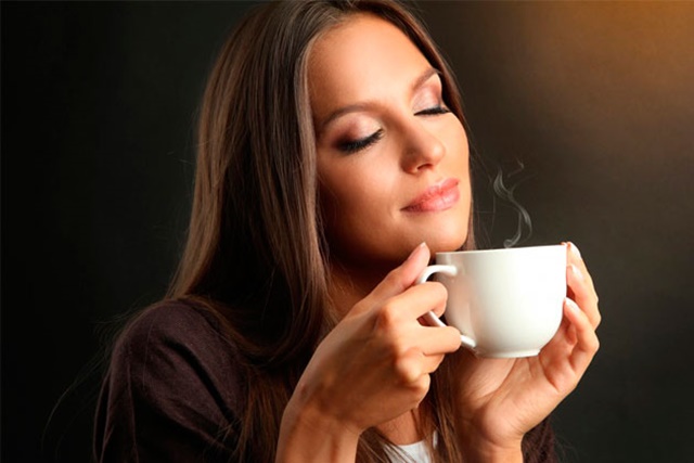 ¿Tomar café reduce el tamaño de los pechos?