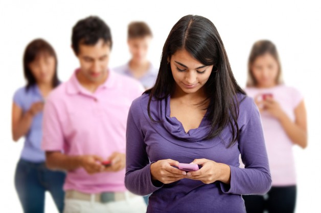 Abusar del móvil afecta a la salud física