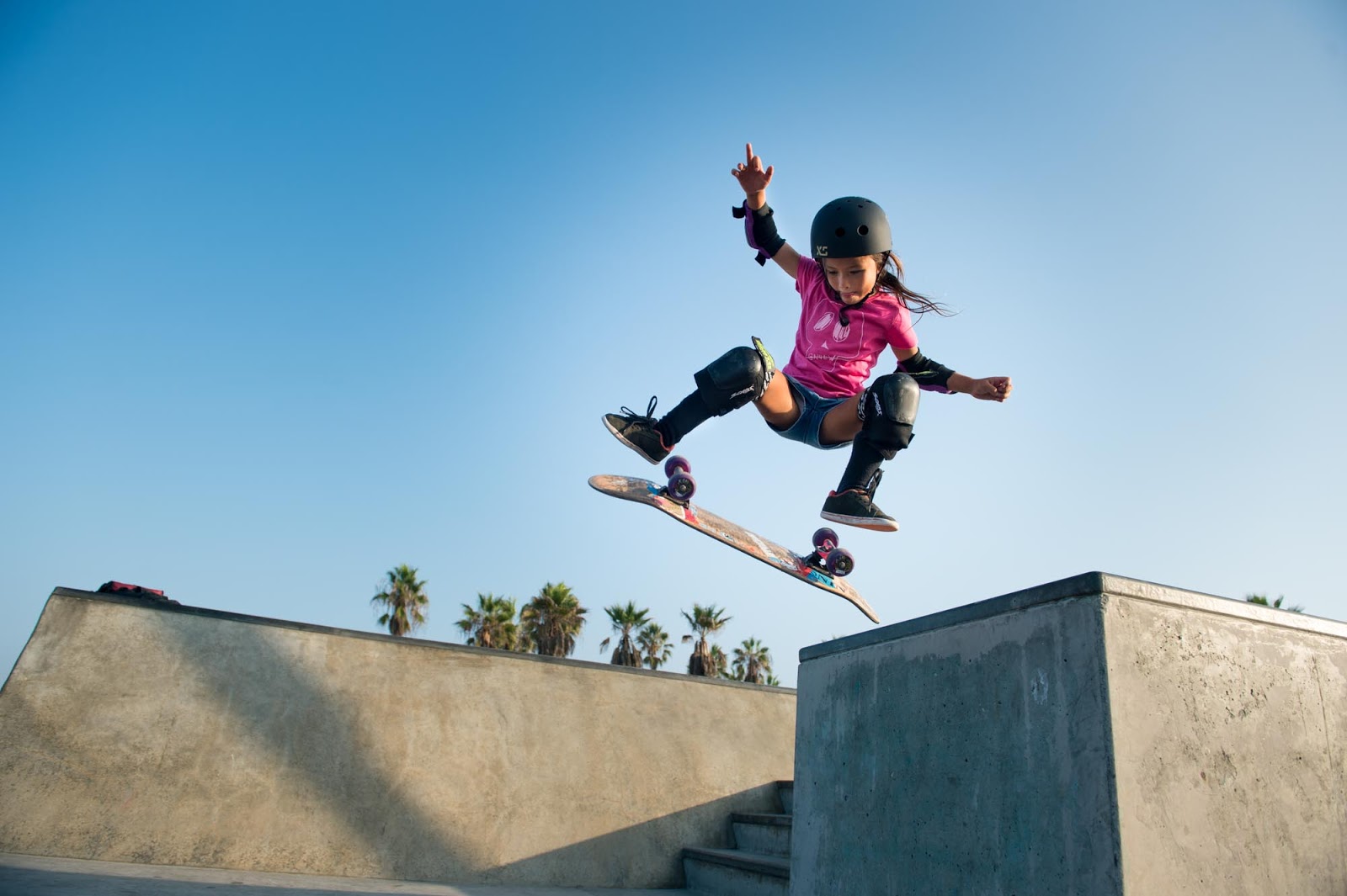 Esta niña skater de 8 años se convierte en viral por su forma de patinar