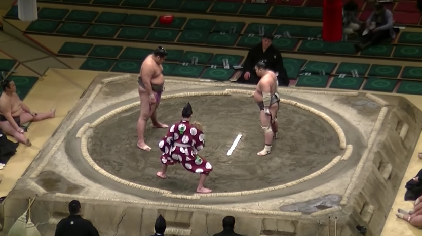 El espectacular KO en este combate de sumo de hace viral