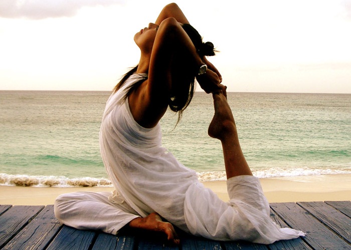 3 posturas de yoga que alivian tu dolor menstrual 
