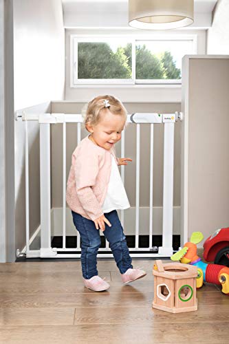 Safety 1st Flat Step Barrera escalera para bebés, niños y perros, Puerta de seguridad con Barra inferior muy delgada reduce el riesgo de tropiezos, color blanco