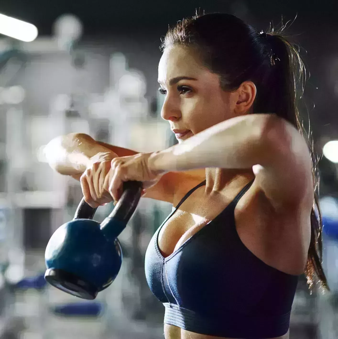 Los 20 mejores ejercicios de espalda para mujeres, según los mejores expertos en fitness