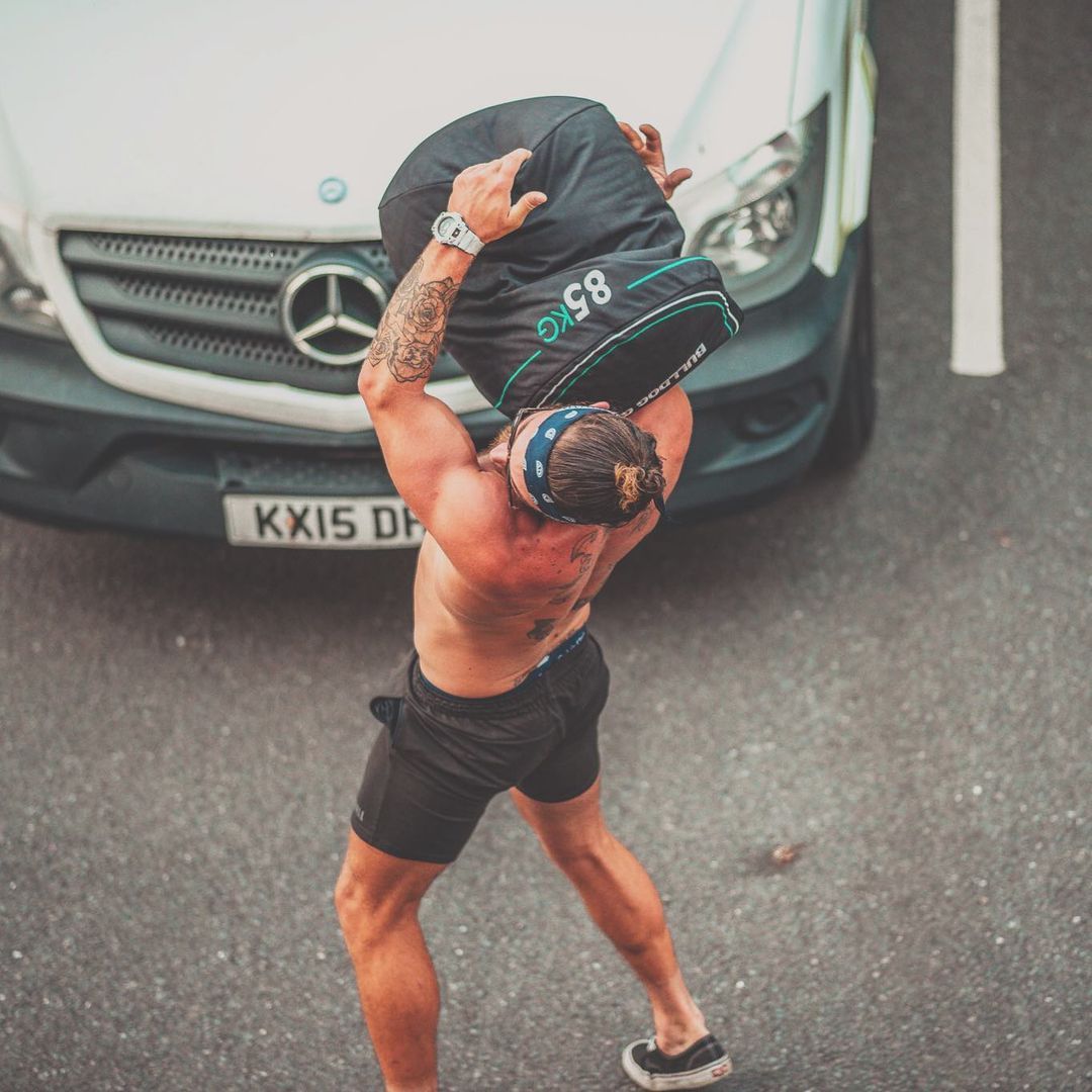 Afronta este reto de 360 repeticiones en el día de las piernas de Strongman para construir músculo y eliminar grasa