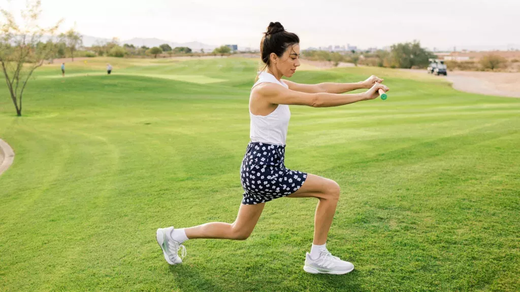 7 ejercicios esenciales para mejorar tu swing de golf, según un entrenador