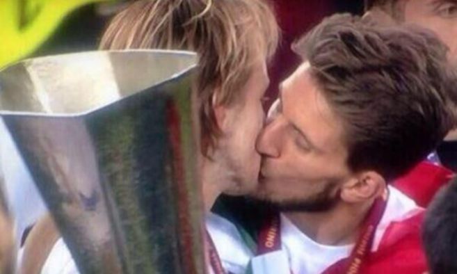 Besos gays entre deportistas