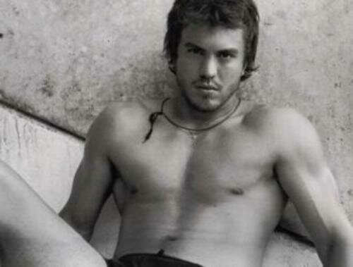 Juan Martín Hernández desnudo