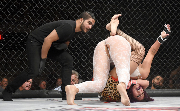 Lingerie FC, chicas sexy luchando en ropa interior