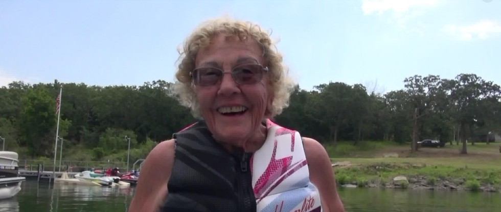Millie Sullens, esquí acuático con 90 años