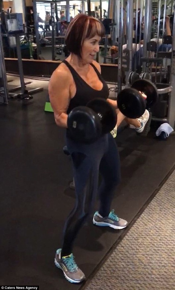 Mujer fitness de 70 años 