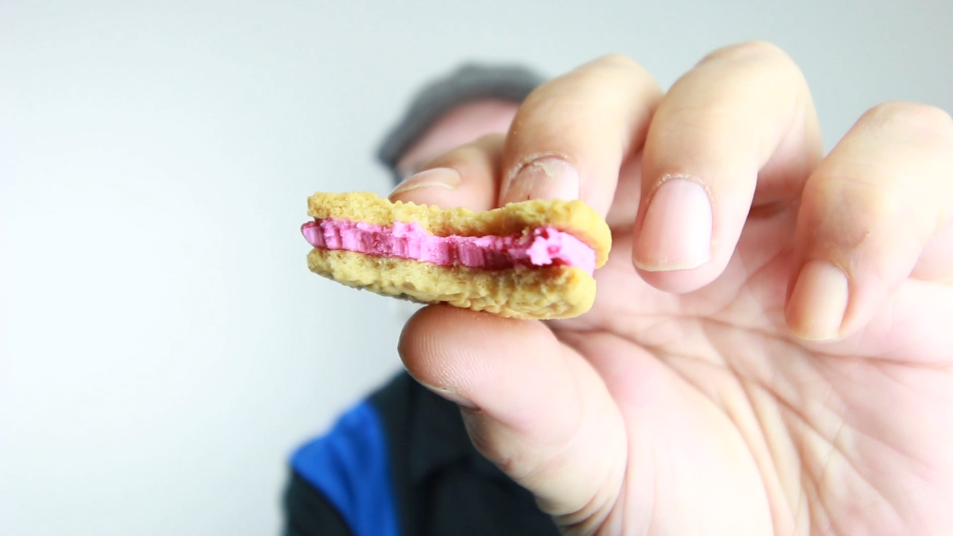 Oreos Peeps tiñen la saliva y la caca de rosa