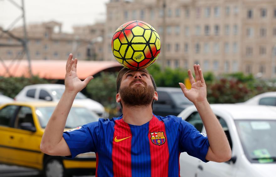 Detienen a un hombre por se igual que Messi