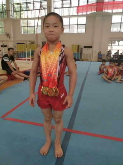 Chen Yi, el niño con seis medallas de oro 