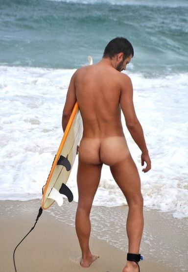 Surferos desnudos