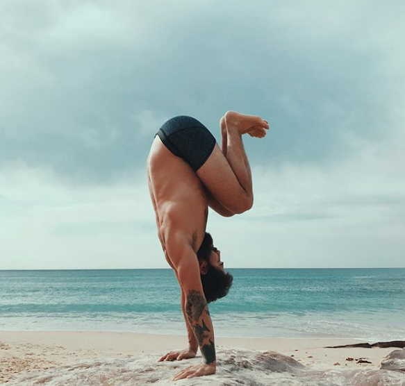 Patrick Beach, el profesor de yoga más sexy del mundo 