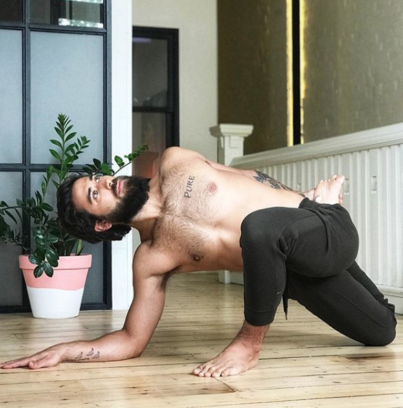 Patrick Beach, el profesor de yoga más sexy del mundo 