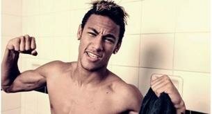 Fotos de Neymar casi desnudo