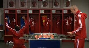 Thiago y Robben recrean el España-Holanda de la final del Mundial… en el futbolín