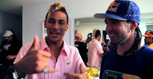 El campeón mundial de fútbol freestyle vs Neymar y disfrazado de anciano El campeón mundial de fútbol freestyle vs Neymar y disfrazado de anciano