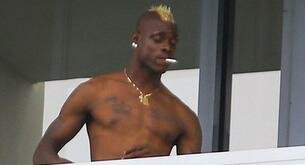 Balotelli, pillado fumando
