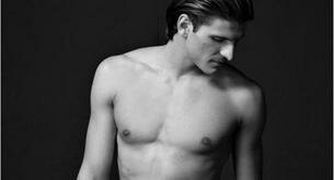 Fotos de Mario Gómez casi desnudo