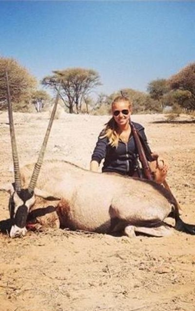 L’Oreal rompe su contrato con la aficionada más guapa del Mundial por promover la caza