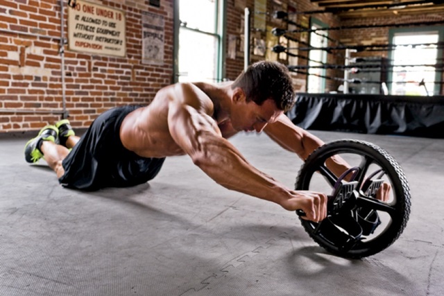 Tonifica los abdominales con la rueda abdominal