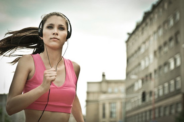 Cómo la música te ayuda a entrenar mejor Cómo la música te ayuda a entrenar mejor