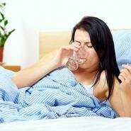 Por qué deberías beber un vaso de agua en ayunas