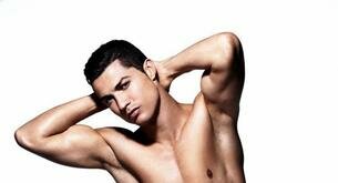 Otro anuncio de Cristiano Ronaldo desnudo o casi