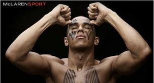 Fotos de Lewis Hamilton desnudo o casi
