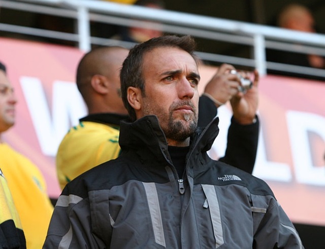 Batistuta pidió que le amputaran las piernas por el dolor Batistuta pidió que le amputaran las piernas por el dolor