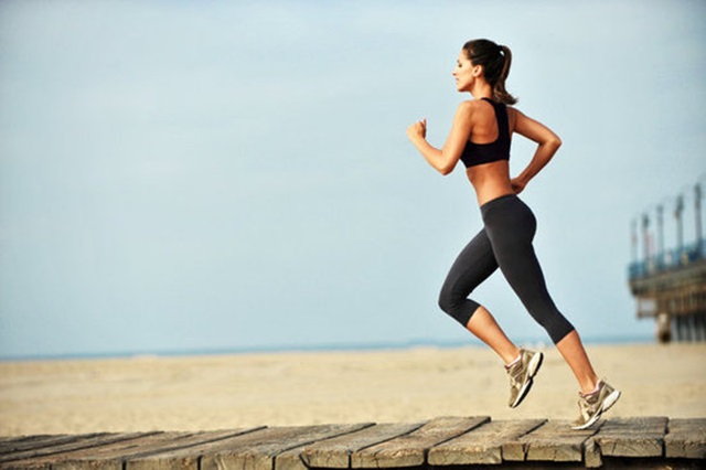 Cómo mover los brazos al correr Cómo mover los brazos al correr