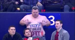 Conoce a Kevin el bailongo, el mayor fan de la NHL