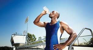 Lo que debes beber antes, mientras y después de entrenar