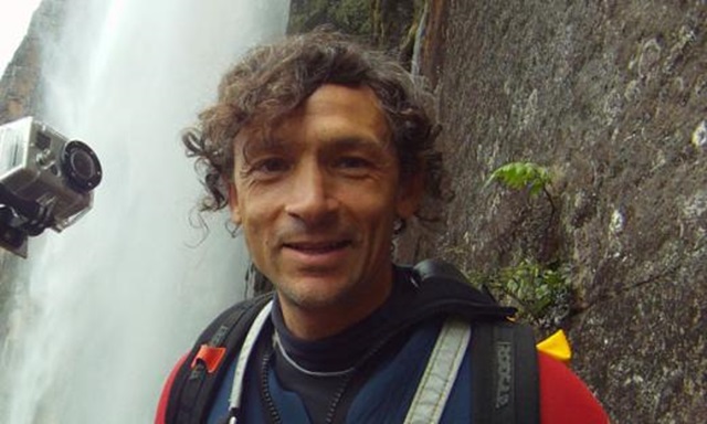 El espeleólogo que llevaba 12 atrapado en una cueva de Perú por fin es rescatado El espeleólogo que llevaba 12 atrapado en una cueva de Perú por fin es rescatado