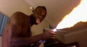 A Balotelli se le va la mano con unos fuegos artificiales... ¡y quema su casa!