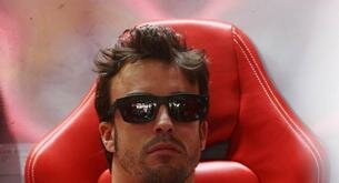 Fernando Alonso sin camiseta para despedirse de Ferrari