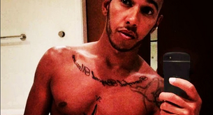Hamilton desnudo, las mejores fotos del ganador de la Fórmula 1