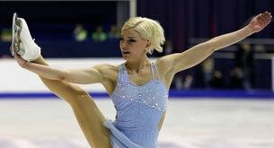 Esta patinadora pierde el vestido en medio de su actuación