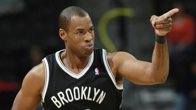 Jason Collins, primer jugador NBA que salió del armario, se retira