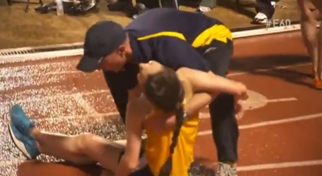 La increĂble historia de la atleta que se desploma cada vez que acaba una carrera La increĂble historia de la atleta que se desploma cada vez que acaba una carrera