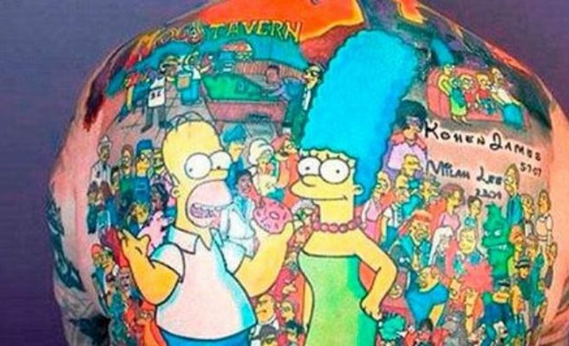 Un hombre se tatúa a 203 personajes de Los Simpson y entra en el Libro Guiness