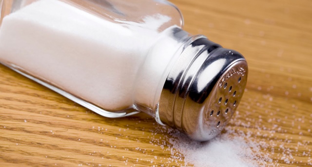 ¿Debemos prescindir totalmente de la sal en las comidas?