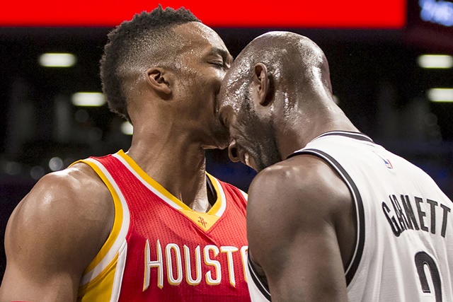 ¡Menudo cabezazo le metió Garnett a Howard en la NBA! 