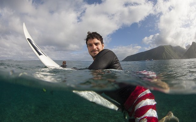 Un policía mata de tres tiros a un surfista