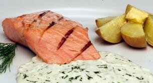 Recetas saludables: salmón con salsa de queso
