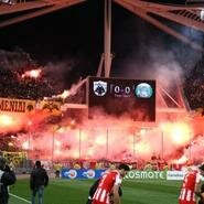 Los aficionados griegos la vuelven a liar y la liga se jugará a puerta cerrada