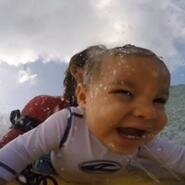 El vídeo del bebé surfero
