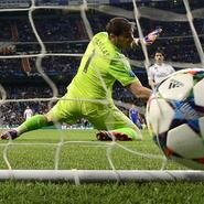 Casillas, ¿héroe o villano del partido contra el Schalke?